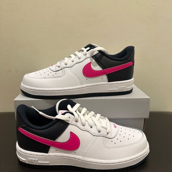 NIB Little Kid's Nike Force 1 White/Fierce Pink CZ1685 109 - Picture 3 of 7